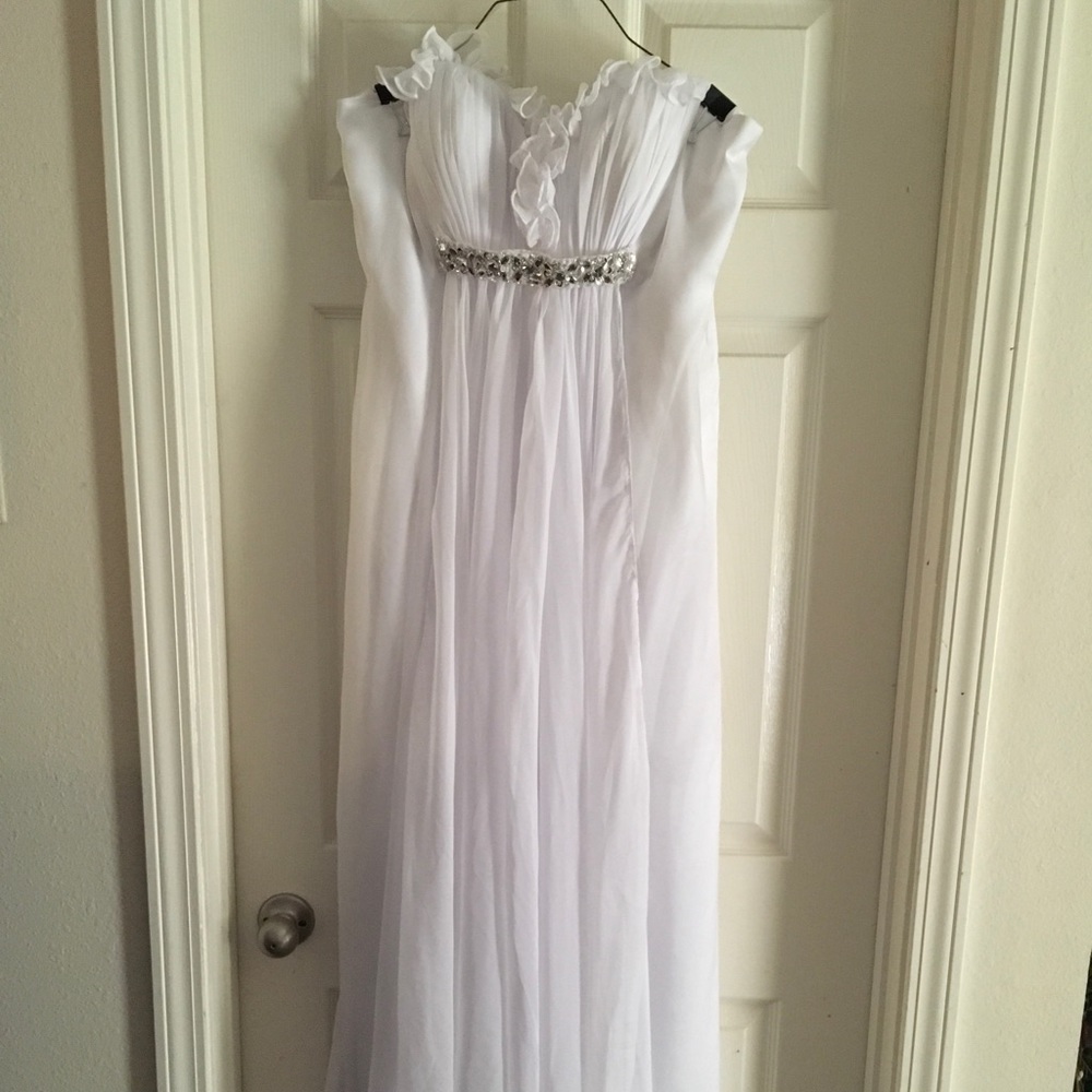 White, flowy wedding dress